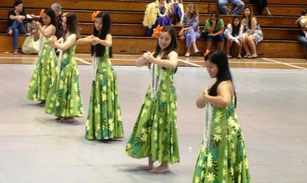 Stan Kaina Hula dancers